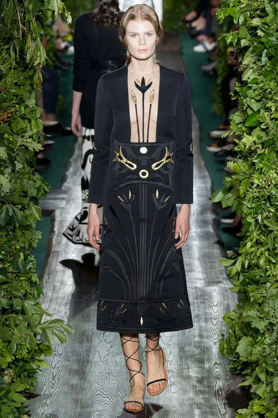 Look 14
